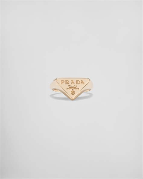 prada ring driehoek